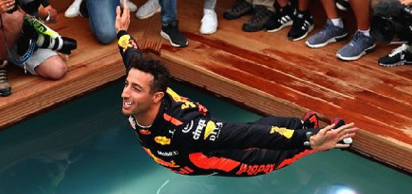 McLaren tries to lure Daniel Ricciardo away from Red Bull for next year with a surprise multimillion offer.