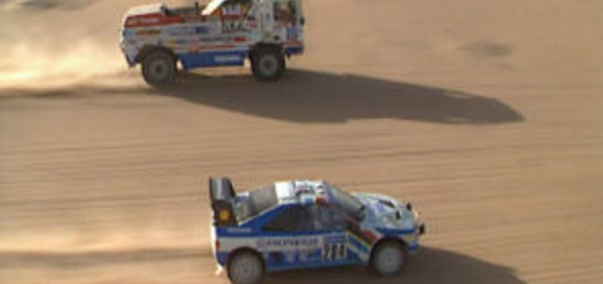 The mythical overtaking of a car by a truck at 200km/h in the 1988 Dakar