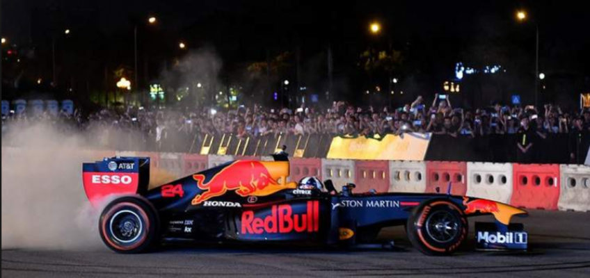 Formula 1 show takes over the city of Hanoi a year before 2020 Vietnam Grand Prix