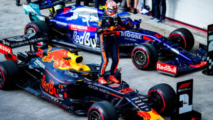 Max Verstappen renews with Red Bull until 2023