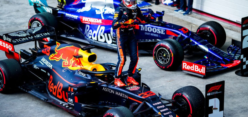 Max Verstappen renews with Red Bull until 2023