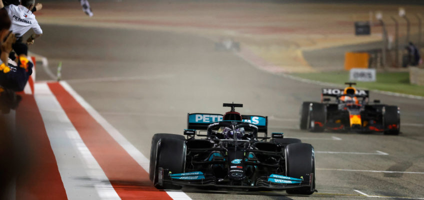 Controversial win for Hamilton at F1 Bahrein GP  