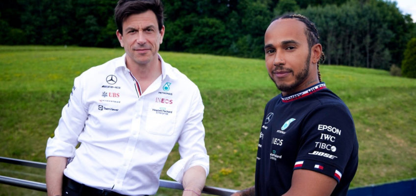 Mercedes signs  Lewis Hamilton until 2023